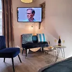 L Etablissement La A 2 Pas Vous Propose, 3 Deux , 1 , Netflix, Lits Faits A Votre Arrivee, Serviettes De Toilette, Menage, Wifi, En Hyper Centre ,plage A 100m, Box A Velos, Paiement 3 Fois Sans Frais, Prix Comp *
