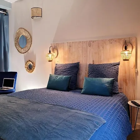 L Etablissement La A 2 Pas Vous Propose, 3 Deux Chambres, 1 Piece Avec Climatiseur , Netflix, Lits Faits A Votre Arrivee, Serviettes De Toilette, Menage, Wifi, En Hyper Centre ,plage A 100m, Box A Velos Lägenhet *
