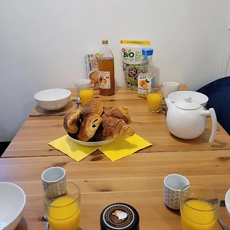 L Etablissement La A 2 Pas Vous Propose, 3 Deux Chambres, 1 Piece Avec Climatiseur , Netflix, Lits Faits A Votre Arrivee, Serviettes De Toilette, Menage, Wifi, En Hyper Centre ,plage A 100m, Box A Velos Διαμέρισμα
