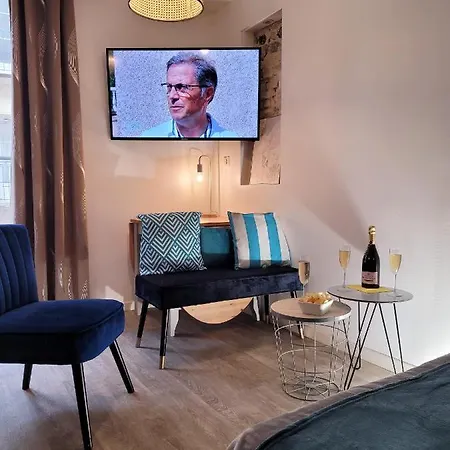 L Etablissement La A 2 Pas Vous Propose, 3 Deux Chambres, 1 Piece Avec Climatiseur , Netflix, Lits Faits A Votre Arrivee, Serviettes De Toilette, Menage, Wifi, En Hyper Centre ,plage A 100m, Box A Velos *