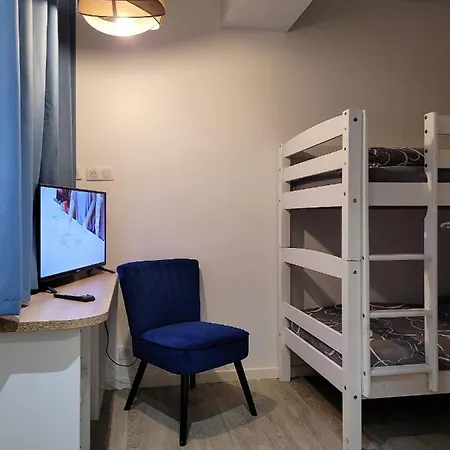 L'établissement La A 2 Pas , Vous Propose 4 Neufs Avec Services , Lits Faits à Votre Arrivée , Serviettes De Toilette , Ménage , Wifi , En Hyper Centre , Vue à 50m , Est Accessible à Pied Appartement *