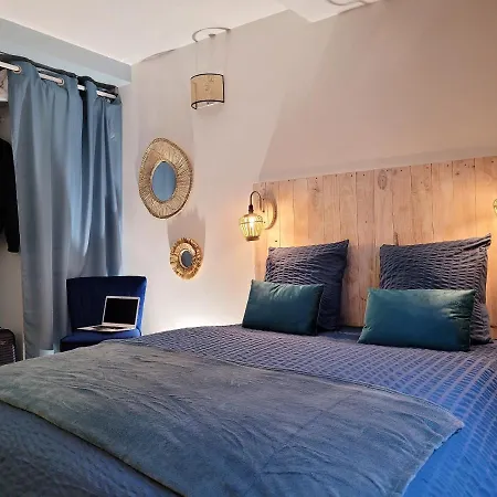 L Etablissement La A 2 Pas Vous Propose, 3 Deux Chambres, 1 Piece Avec Climatiseur , Netflix, Lits Faits A Votre Arrivee, Serviettes De Toilette, Menage, Wifi, En Hyper Centre ,plage A 100m, Box A Velos