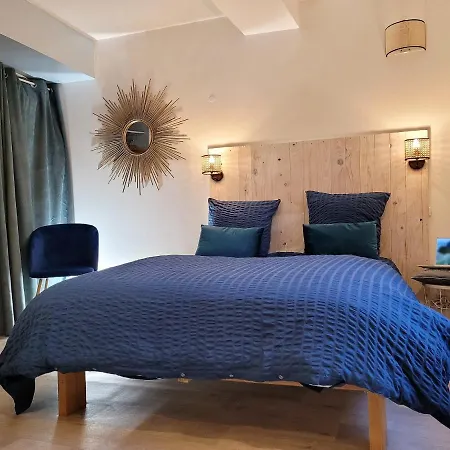 L Etablissement La A 2 Pas Vous Propose, 3 Deux Chambres, 1 Piece Avec Climatiseur , Netflix, Lits Faits A Votre Arrivee, Serviettes De Toilette, Menage, Wifi, En Hyper Centre ,plage A 100m, Box A Velos