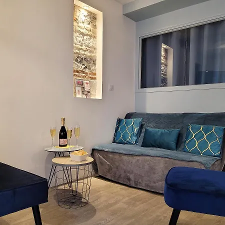Διαμέρισμα L Etablissement La A 2 Pas Vous Propose, 3 Deux Chambres, 1 Piece Avec Climatiseur , Netflix, Lits Faits A Votre Arrivee, Serviettes De Toilette, Menage, Wifi, En Hyper Centre ,plage A 100m, Box A Velos *