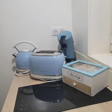 L'établissement La A 2 Pas , Vous Propose 4 Neufs Avec Services , Lits Faits à Votre Arrivée , Serviettes De Toilette , Ménage , Wifi , En Hyper Centre , Vue à 50m , Est Accessible à Pied Appartement Dieppe