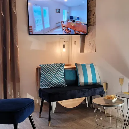 L Etablissement La A 2 Pas Vous Propose, 3 Deux Chambres, 1 Piece Avec Climatiseur , Netflix, Lits Faits A Votre Arrivee, Serviettes De Toilette, Menage, Wifi, En Hyper Centre ,plage A 100m, Box A Velos *