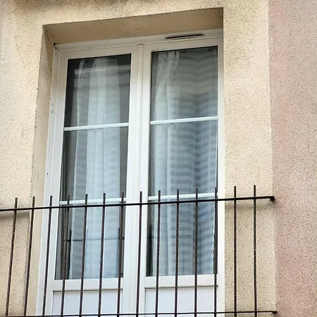 Appartement L'établissement La A 2 Pas , Vous Propose 4 Neufs Avec Services , Lits Faits à Votre Arrivée , Serviettes De Toilette , Ménage , Wifi , En Hyper Centre , Vue à 50m , Est Accessible à Pied *