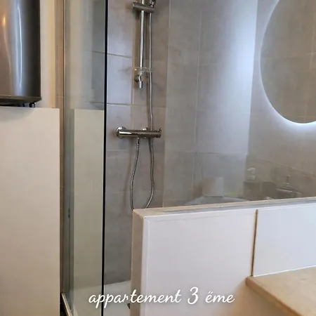 L Etablissement La A 2 Pas Vous Propose, 3 Deux Chambres, 1 Piece Avec Climatiseur , Netflix, Lits Faits A Votre Arrivee, Serviettes De Toilette, Menage, Wifi, En Hyper Centre ,plage A 100m, Box A Velos