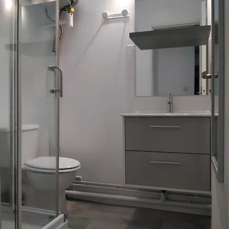 L Etablissement La A 2 Pas Vous Propose, 3 Deux Chambres, 1 Piece Avec Climatiseur , Netflix, Lits Faits A Votre Arrivee, Serviettes De Toilette, Menage, Wifi, En Hyper Centre ,plage A 100m, Box A Velos Διαμέρισμα *