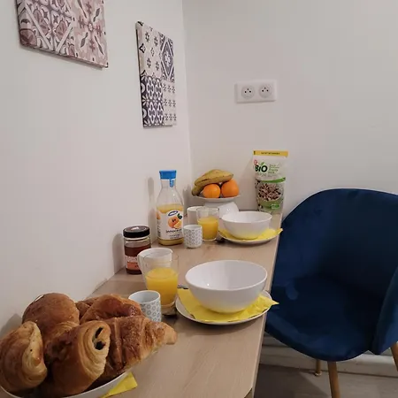 Lägenhet L Etablissement La A 2 Pas Vous Propose, 3 Deux Chambres, 1 Piece Avec Climatiseur , Netflix, Lits Faits A Votre Arrivee, Serviettes De Toilette, Menage, Wifi, En Hyper Centre ,plage A 100m, Box A Velos