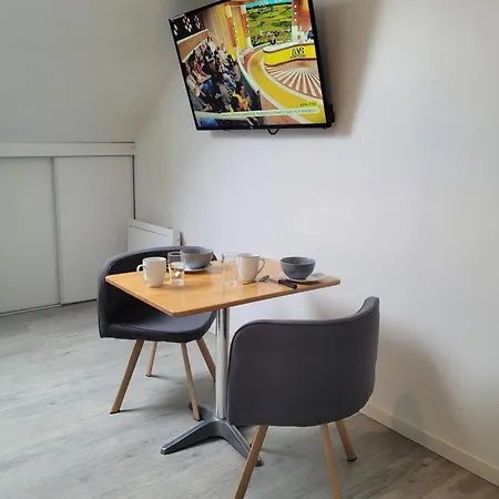 L Etablissement La A 2 Pas Vous Propose, 3 Deux Chambres, 1 Piece Avec Climatiseur , Netflix, Lits Faits A Votre Arrivee, Serviettes De Toilette, Menage, Wifi, En Hyper Centre ,plage A 100m, Box A Velos Lägenhet *