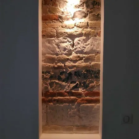 L'établissement La A 2 Pas , Vous Propose 4 Neufs Avec Services , Lits Faits à Votre Arrivée , Serviettes De Toilette , Ménage , Wifi , En Hyper Centre , Vue à 50m , Est Accessible à Pied * Dieppe