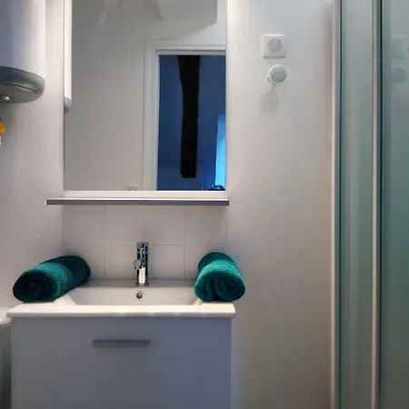 L Etablissement La A 2 Pas Vous Propose, 3 Deux Chambres, 1 Piece Avec Climatiseur , Netflix, Lits Faits A Votre Arrivee, Serviettes De Toilette, Menage, Wifi, En Hyper Centre ,plage A 100m, Box A Velos Διέππη