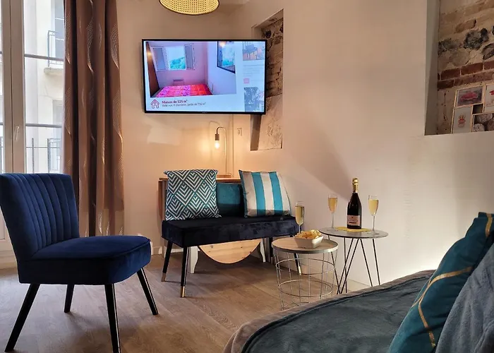 Appartement L'établissement La A 2 Pas , Vous Propose 4 Neufs Avec Services , Lits Faits à Votre Arrivée , Serviettes De Toilette , Ménage , Wifi , En Hyper Centre , Vue à 50m , Est Accessible à Pied