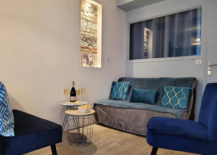 Appartement L'établissement La A 2 Pas , Vous Propose 4 Neufs Avec Services , Lits Faits à Votre Arrivée , Serviettes De Toilette , Ménage , Wifi , En Hyper Centre , Vue à 50m , Est Accessible à Pied *