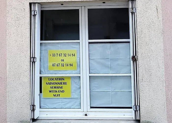 L'établissement La A 2 Pas , Vous Propose 4 Neufs Avec Services , Lits Faits à Votre Arrivée , Serviettes De Toilette , Ménage , Wifi , En Hyper Centre , Vue à 50m , Est Accessible à Pied Appartement *