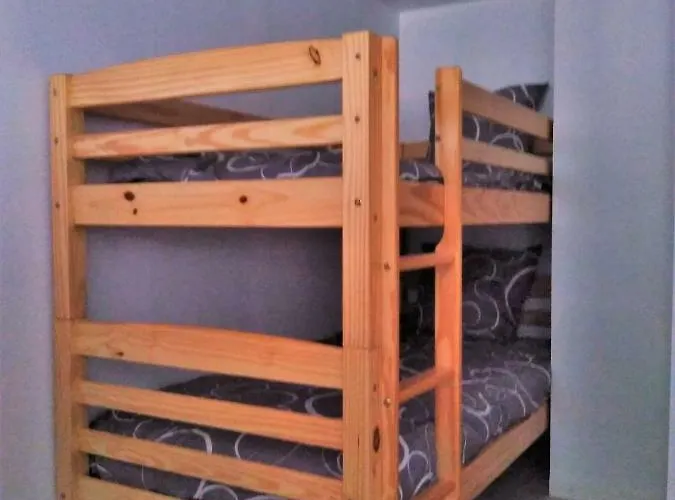 L'établissement La A 2 Pas , Vous Propose 4 Neufs Avec Services , Lits Faits à Votre Arrivée , Serviettes De Toilette , Ménage , Wifi , En Hyper Centre , Vue à 50m , Est Accessible à Pied Appartement